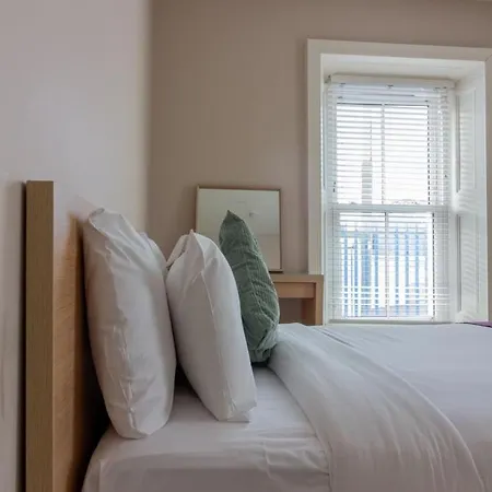 Guestready - Serene Rosy In Churchtown Daire Dublin